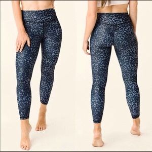 Zyia Active Stone Leopard Scrunch Leggings